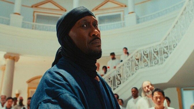 Mahershala Ali släpper ny actionfilm – får folk att glömma ”Blade”-kaoset