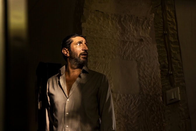 Fares Fares as Carl Wester in Bytet