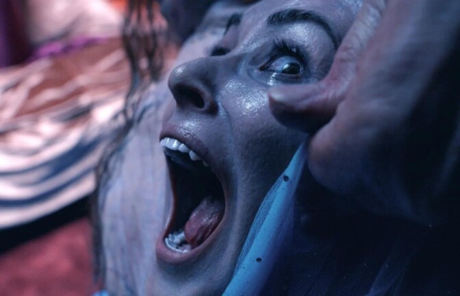 En av 2020-talets mest absurda body horror-filmer har premiär på tv ikväll