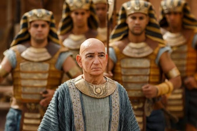 Bortglömt historiskt storäventyr med Ben Kingsley streamar nu på SkyShowtime
