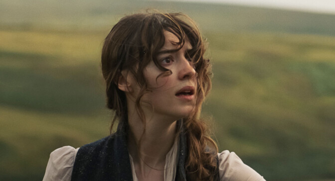 Daisy Edgar-Jones spelar en av tre systrar i "Sense and Sensibility".