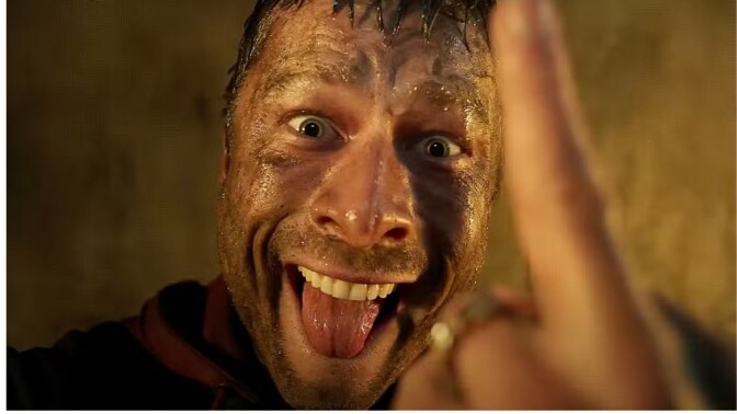 Glen Powell hoppar av mystisk sci-fi-film från ”Mr. Robot”-skaparen