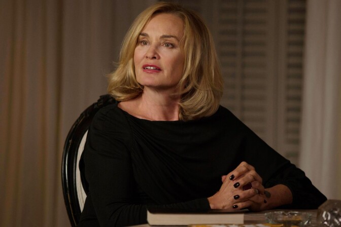 Jessica Lange ryter till mot studion bakom ”American Horror Story”: ”Jävligt snåla”